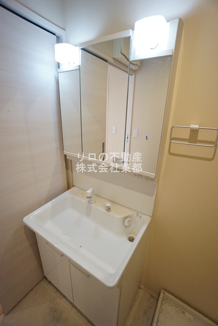 洗面設備　洗髪洗面化粧台なのでおでかけ準備もラクラクです☆
