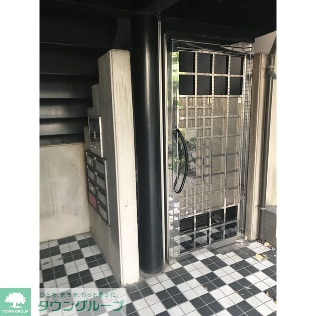 建物外観　オートロック（手動ドア）