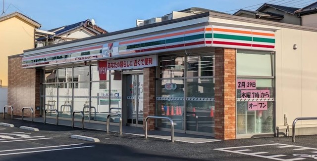 コンビニ　セブンイレブン足立辰沼2丁目店（コンビニ）まで1844m