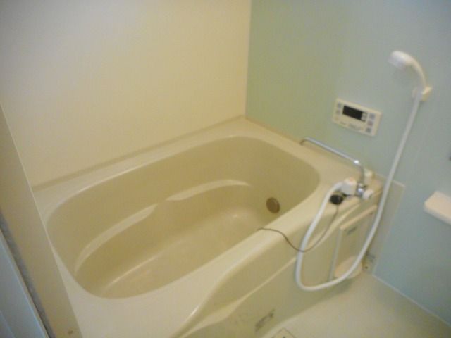 バス・シャワールーム　コンパクトで使いやすいお風呂です