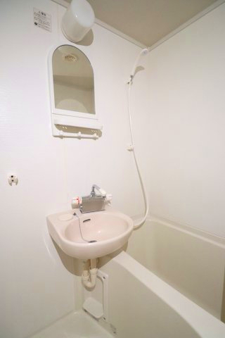 バス・シャワールーム　＊同物件別部屋参考写真