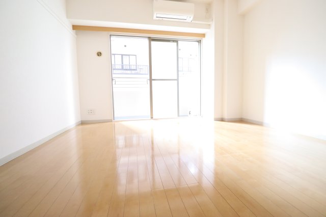 居室・リビング　＊同物件別部屋参考写真