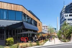 ショッピングセンター　LOG　ROAD　DAIKANYAMA（ショッピングセンター）まで420m