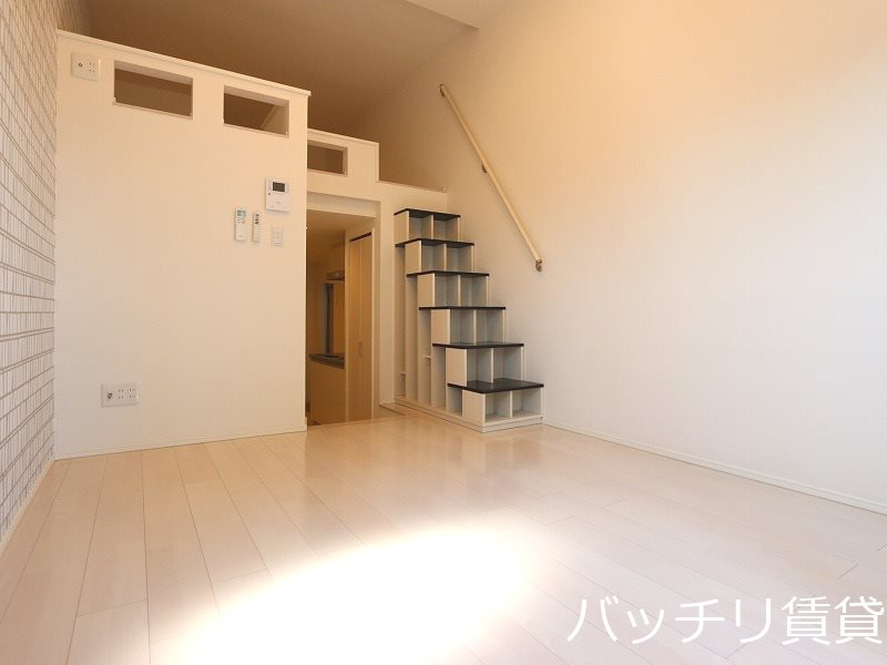 居室・リビング　同型タイプの為、現状を優先致します。