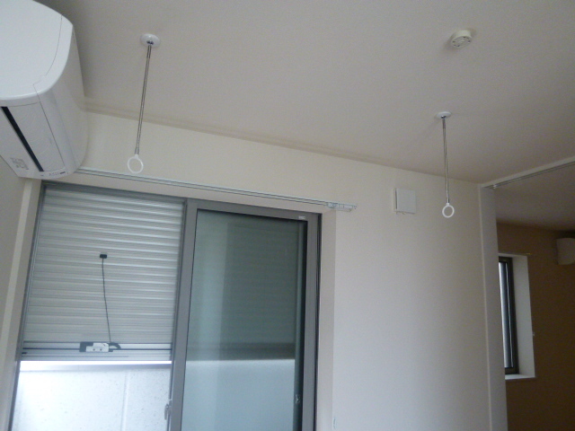 その他　★防犯シャッター　室内物干しフック★