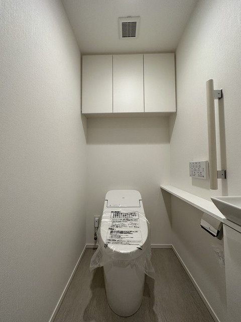 トイレ　※写真は同タイプ住戸です。