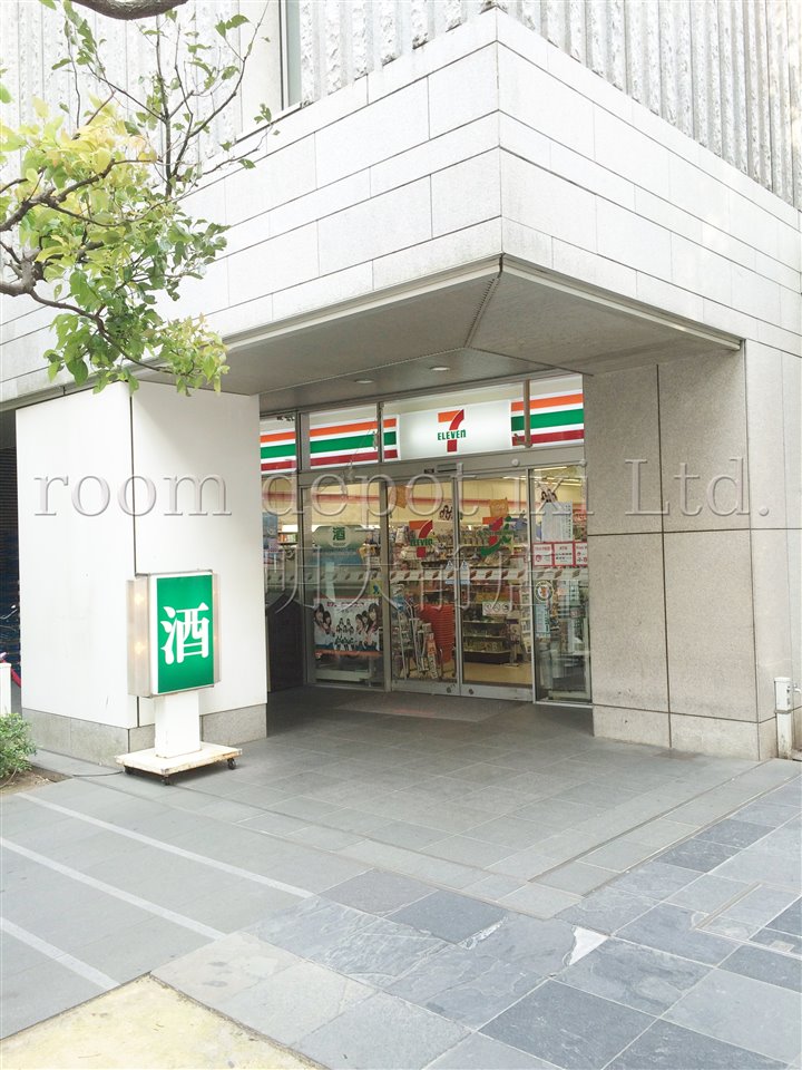 コンビニ　セブンイレブン　十二社店（コンビニ）まで184m