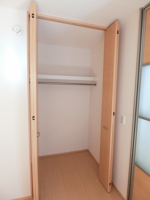 収納　同物件別号室の写真です。