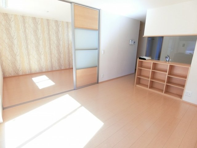 居室・リビング　同物件別号室の写真です。