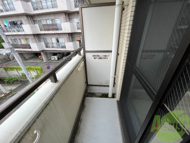 バルコニー　バルコニーです。洗濯物が外干しできるようになってます。