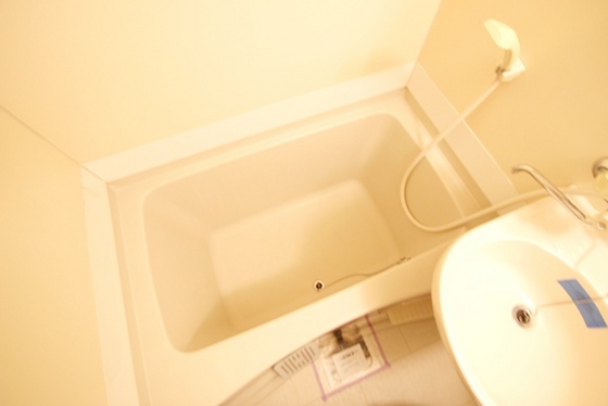 バス・シャワールーム　別部屋の写真になります。