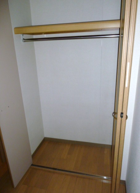 収納　ハンガーパイプ付きのクローゼット