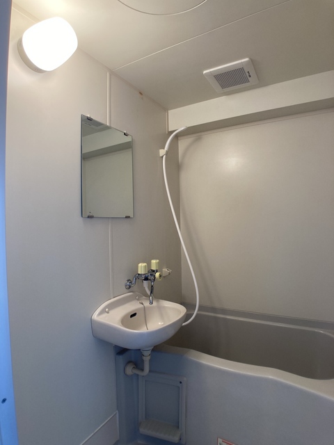 バス・シャワールーム　※補修前の参考画像の為、設備等は現況優先。