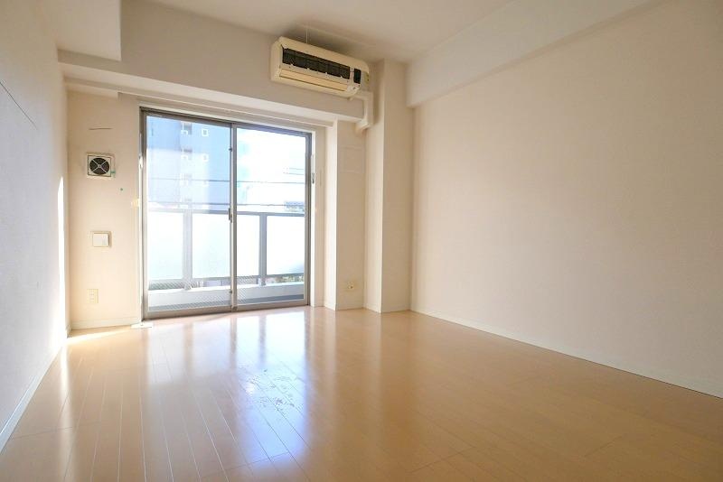 居室・リビング　☆明るい洋室☆