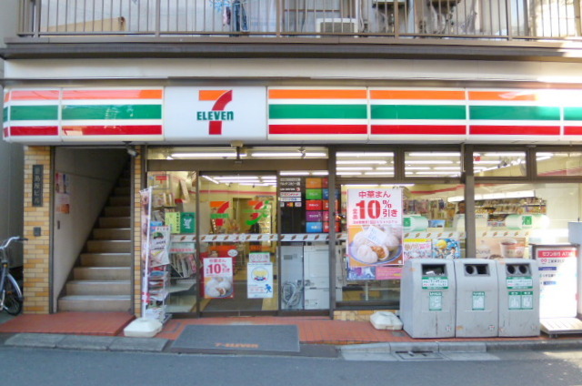コンビニ　セブンイレブン（コンビニ）まで702m