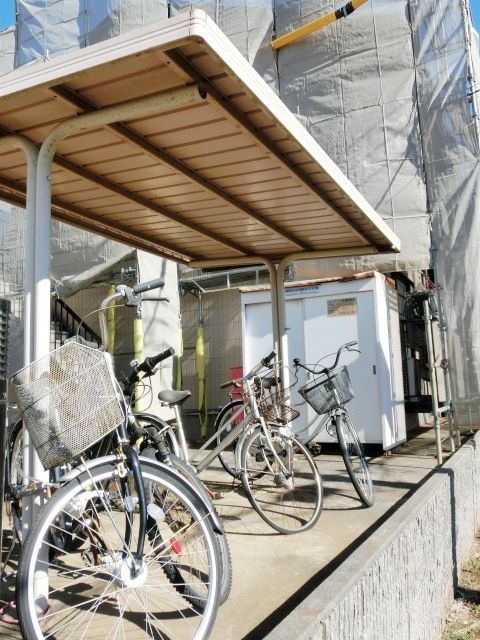 その他共有部分　屋根付きの駐輪場。