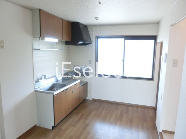 居室・リビング　6帖のダイニングでゆったり食事できます