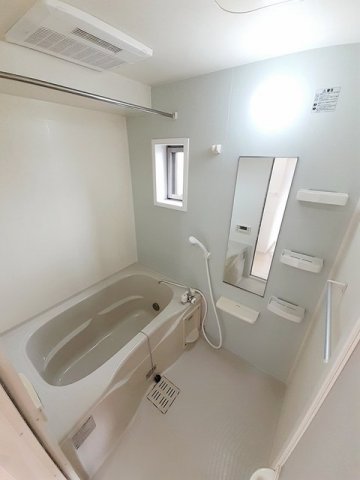 バス・シャワールーム　コンパクトで使いやすいお風呂です