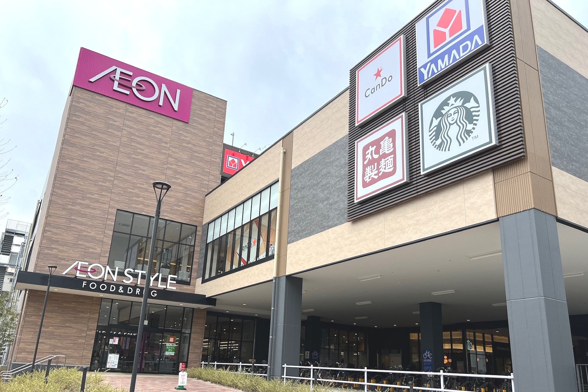 ショッピングセンター　イオンスタイル板橋前野町（ショッピングセンター）まで755m