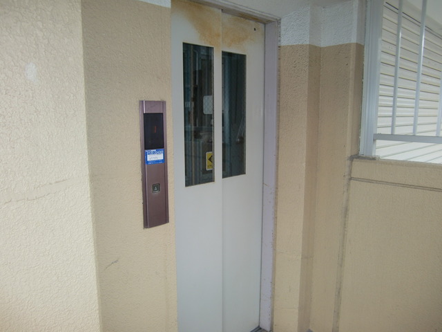 ロビー　エレベーター