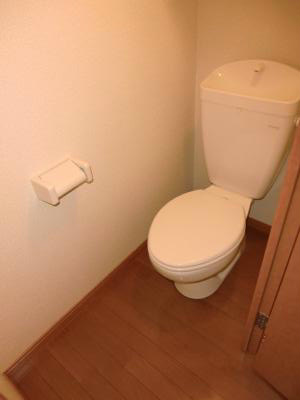 トイレ　写真は同型タイプ