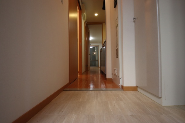 玄関　※別室の参考写真の為、現況優先です。