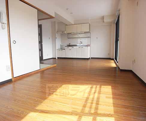 居室・リビング　広く明るいリビング