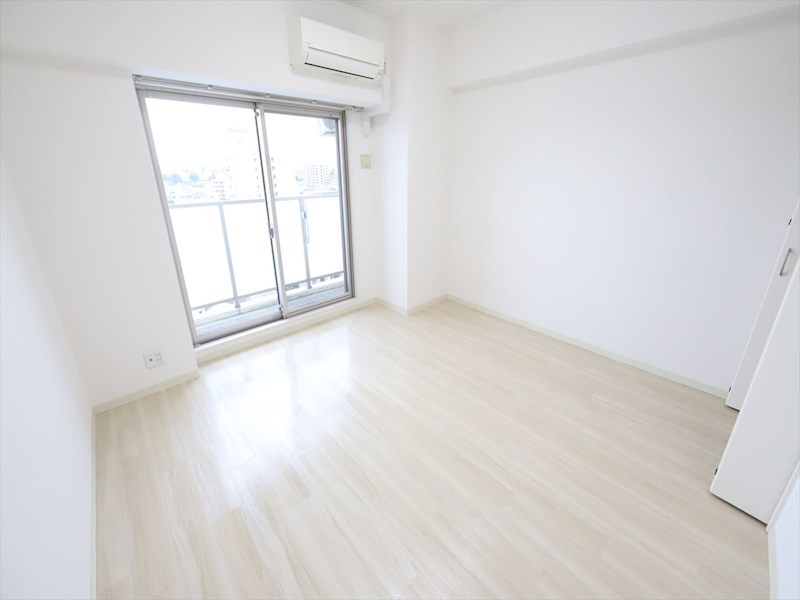 居室・リビング　洋室8.0帖　クローゼット付（収納充実してます）