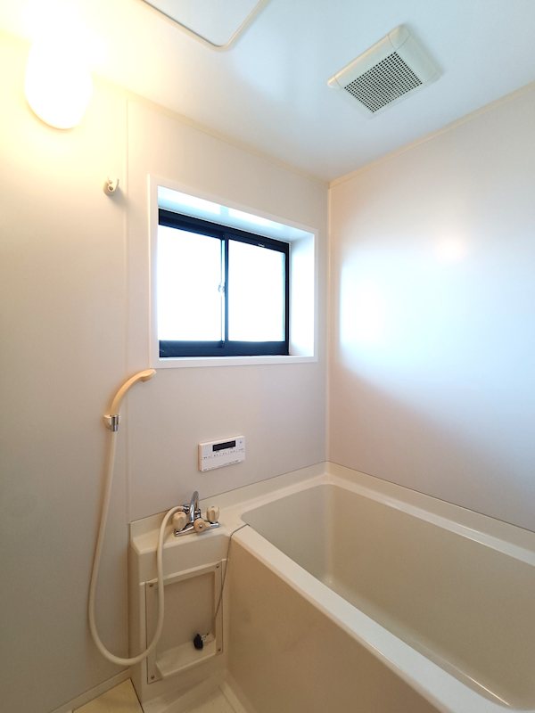 バス・シャワールーム　※間取りが反転タイプのお部屋のお写真です。