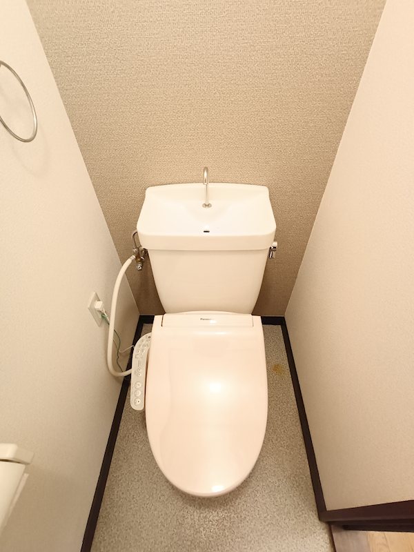 トイレ　※間取りが反転タイプのお部屋のお写真です。