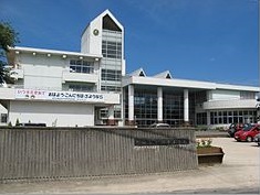 小学校　豊岡市立府中小学校（小学校）まで576m
