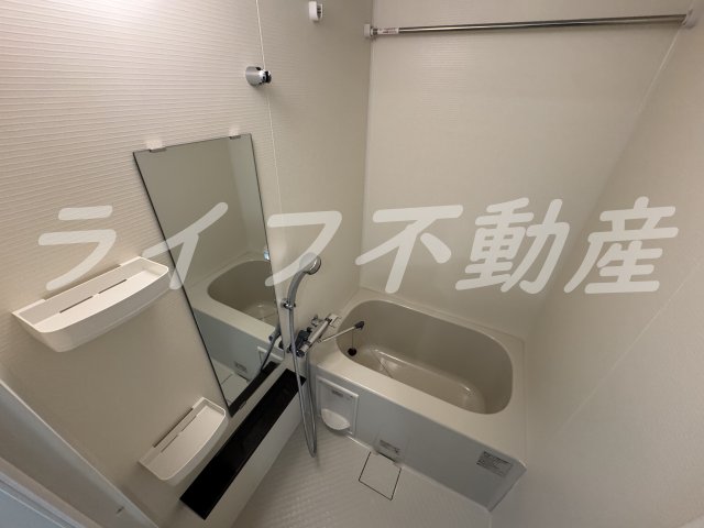 バス・シャワールーム　コンパクトで使いやすいお風呂です