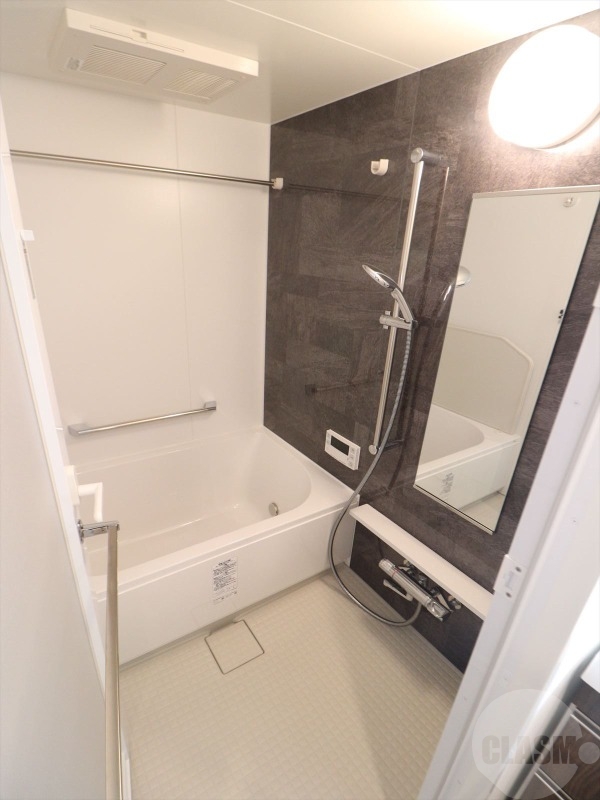 バス・シャワールーム　浴室乾燥機付きバスルーム