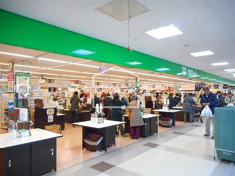 スーパー　サミットストア（スーパー）まで899m