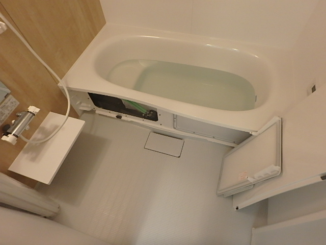 バス・シャワールーム　１坪バスでゆったりできます