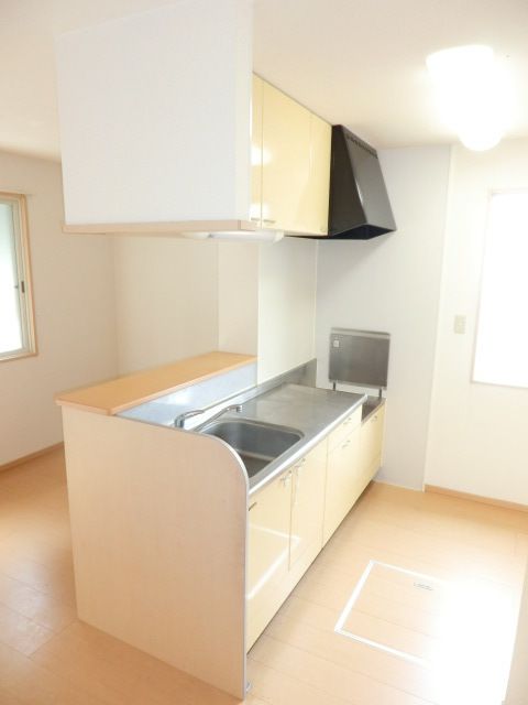キッチン　窓があるので匂いがこもＴりませんね！