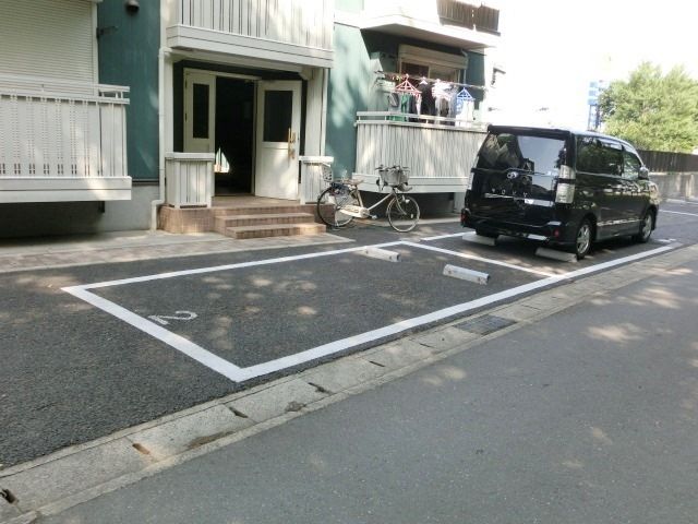 駐車場　敷地内駐車場