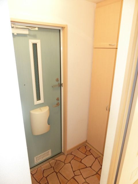 玄関　トールタイプのシューズbox。