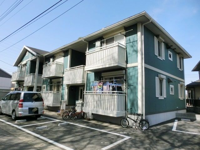 建物外観　前面すっきりしているので日当たり良好な物件です