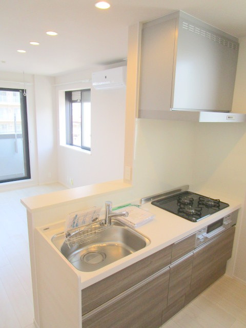 キッチン　★ガス3口グリル付きのシステムキッチン★