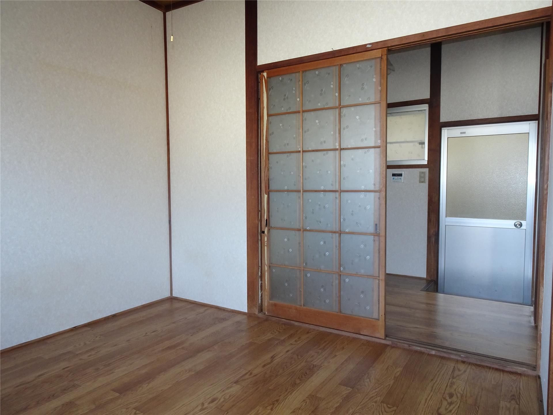 居室・リビング　キッチンへの動線もよい洋室4.5帖♪