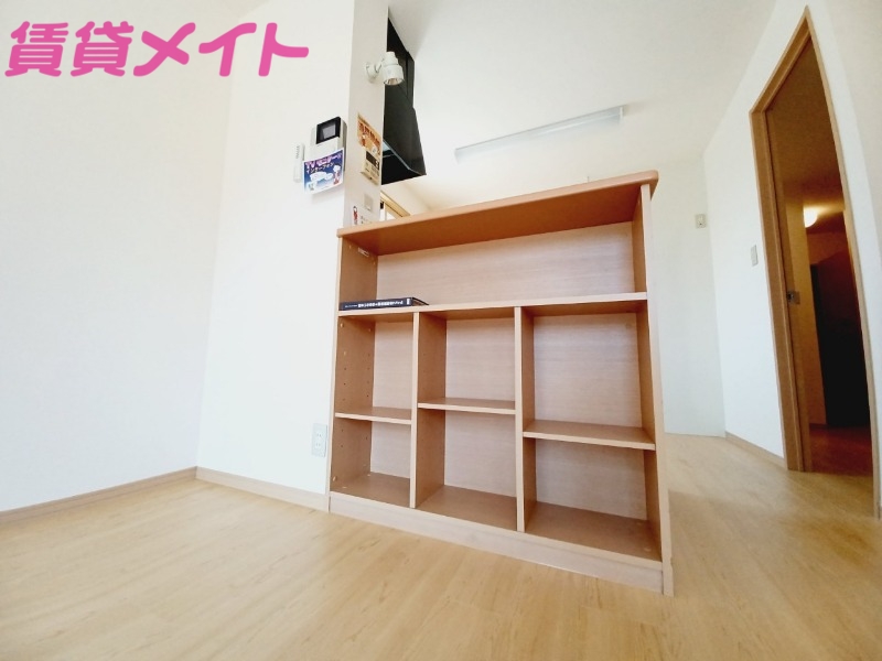 居室・リビング　同物件別部屋