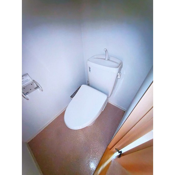 トイレ　温水洗浄機能付き便座