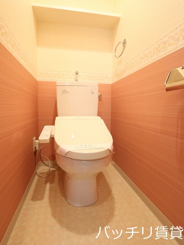 トイレ　別号室写真の為現況を優先致します。