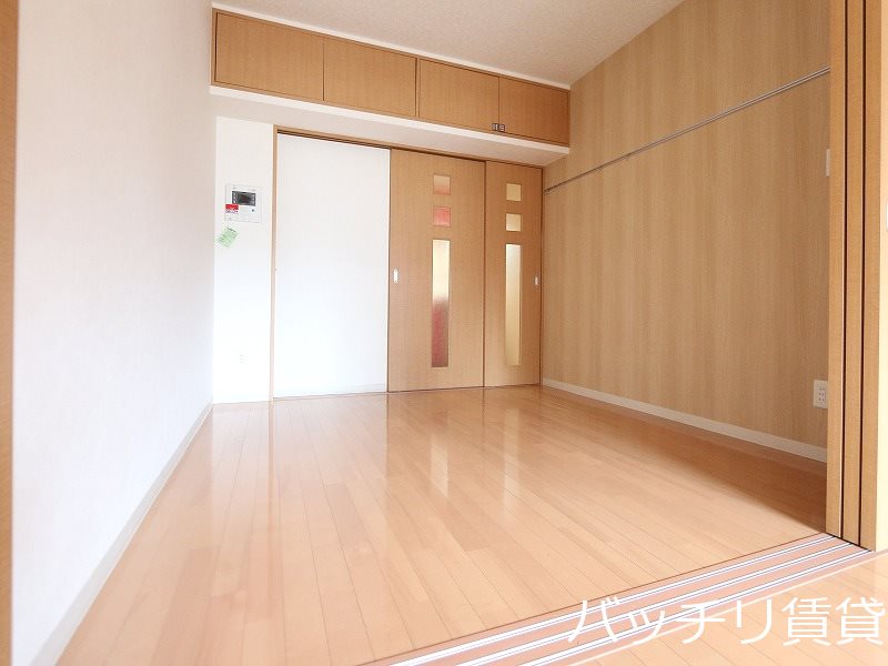 居室・リビング　別号室写真の為現況を優先致します。