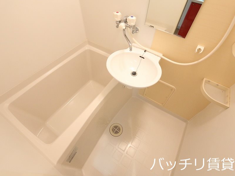 バス・シャワールーム　別号室写真の為現況を優先致します。