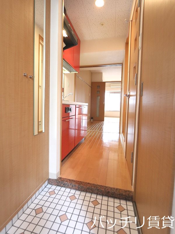 玄関　別号室写真の為現況を優先致します。