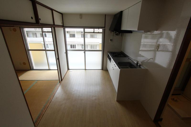 居室・リビング　写真は同タイプのお部屋になります。