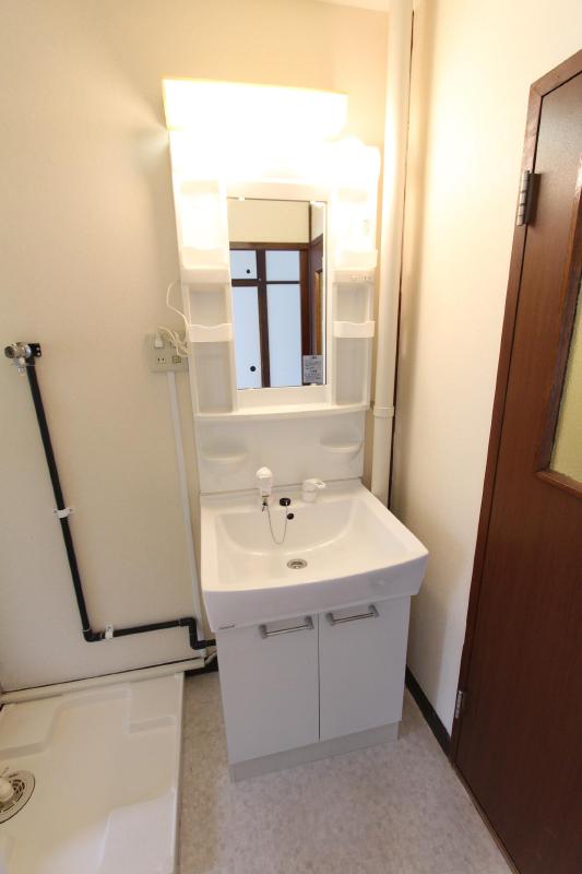 洗面設備　写真は同タイプのお部屋になります。
