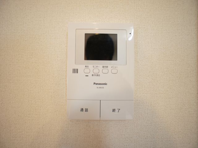 セキュリティ　訪問者の確認ができるTVドアホン付きです♪